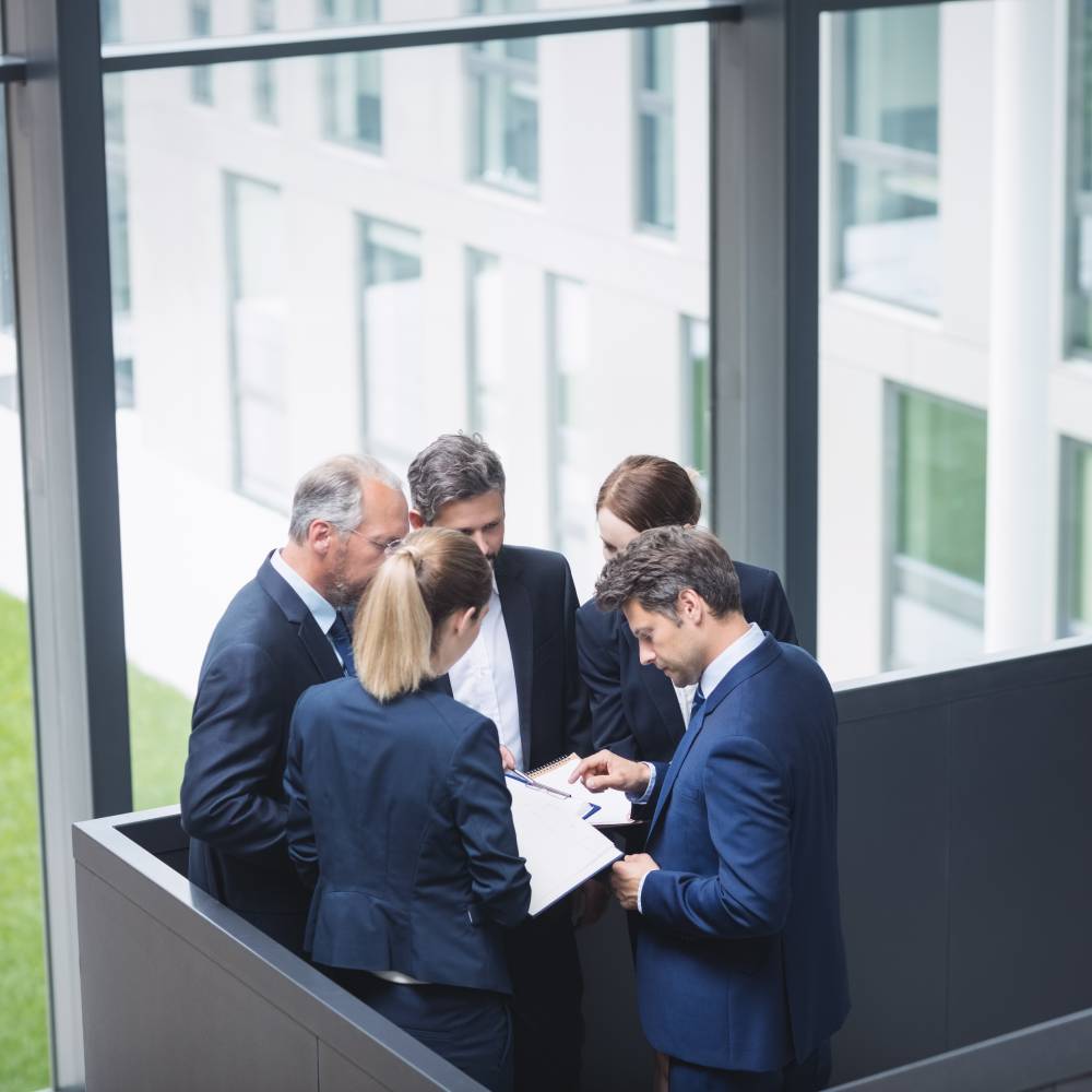 businesspeople-having-discussion-office (1)